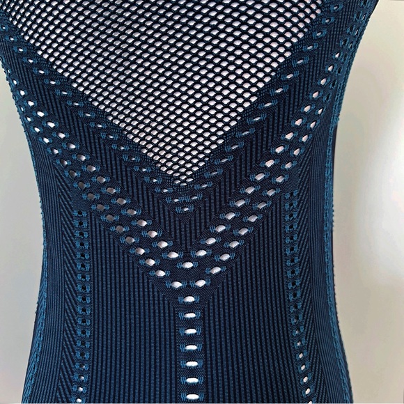 ATHLETA Oxygen Two Toned Tank in Dark Surf Teal - Picture 4 of 6